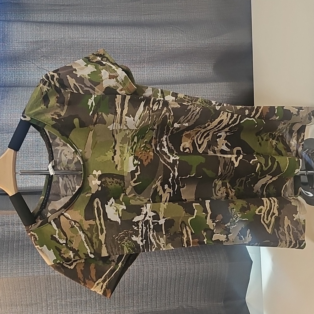 Under Armour, Fitted Camo Heat Gear Tee, Size Large